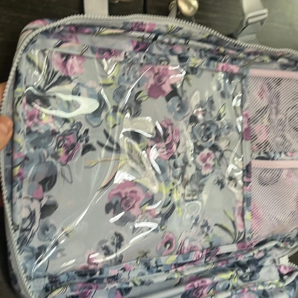 Sold‼️‼️ Like New Vera Bradley Blue & Lilac Rose Hanging Toiletries Travel Bag - Picture 4 of 12
